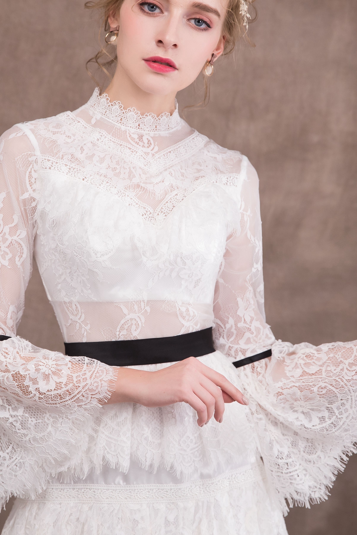 White Lace Knee-Length Prom dresses with Long Sleeves NP-0421